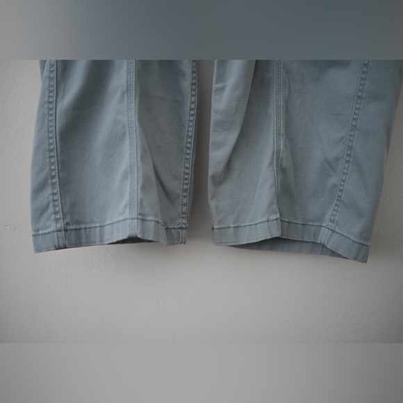 Hollister Women’s Light Gray Low-Rise Baggy Cargo Pants Sz 4R - Picture 8 of 16
